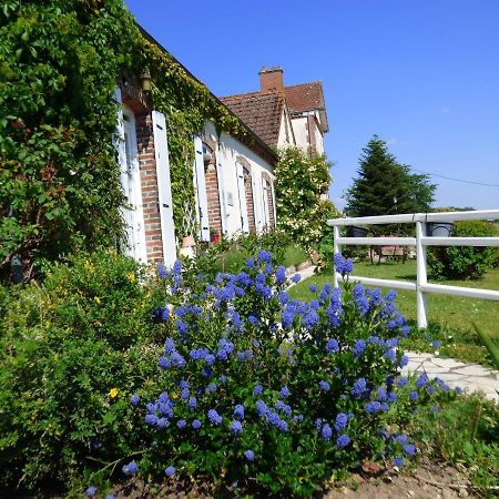 Chambres D'Hotes Les Muscaris Feins-en-Gatinais Екстериор снимка