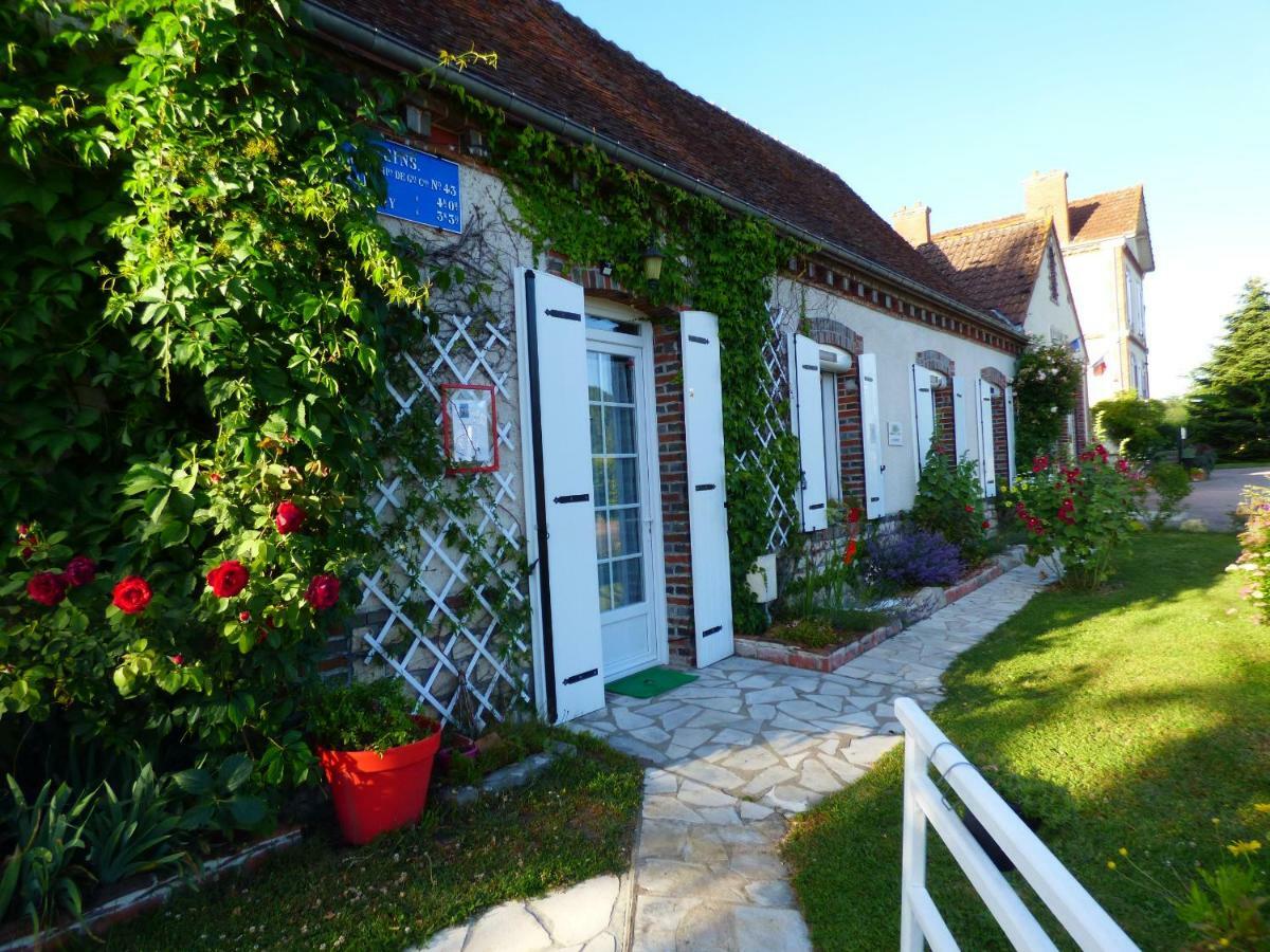 Chambres D'Hotes Les Muscaris Feins-en-Gatinais Екстериор снимка