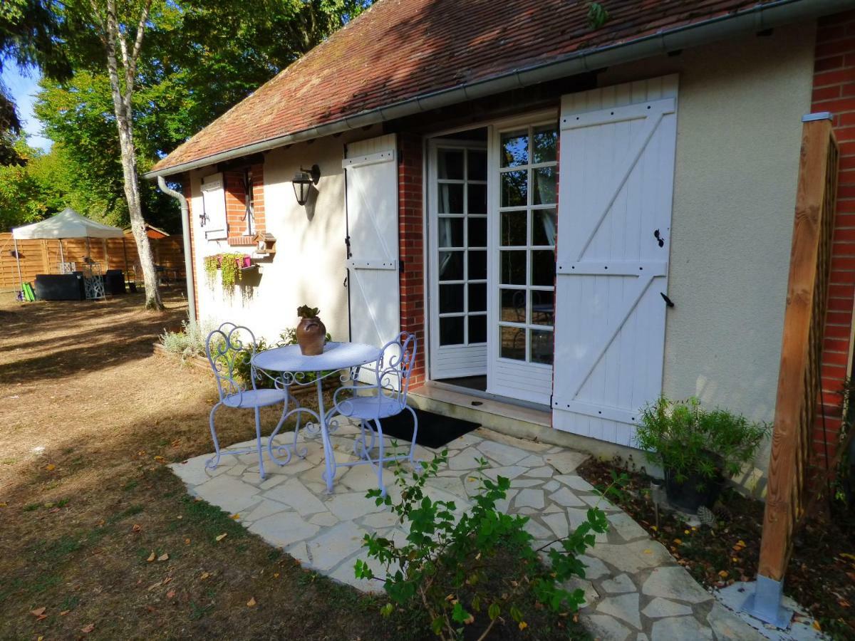 Chambres D'Hotes Les Muscaris Feins-en-Gatinais Екстериор снимка